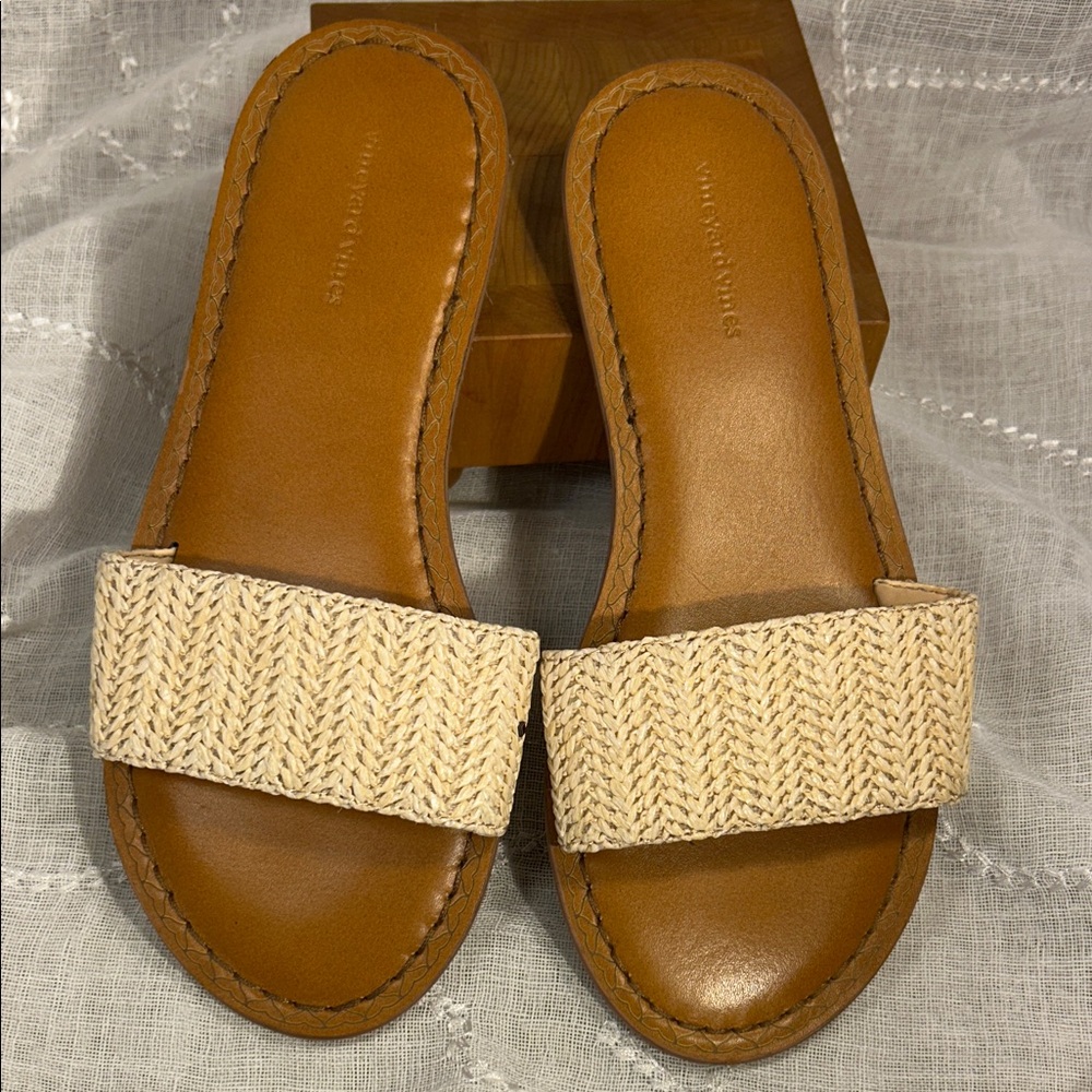 NWOT Vineyard Vines slide in flat leather sandals